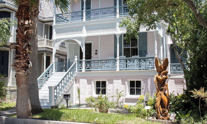 Galveston House | Renovated 1891 East End Manor with 4/4.5+2 Parlors
