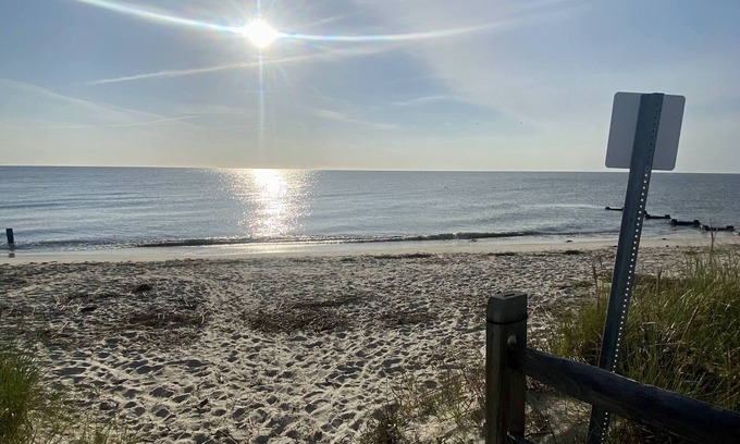 Villas House | Renovated, 2 blocks from bay beach, pool!