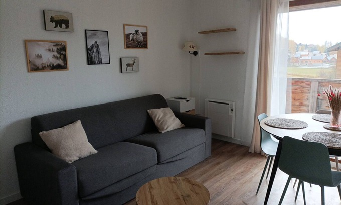 La Joue du Loup Apartment | Renovated 2-room apartment for 6, parking, full amenities