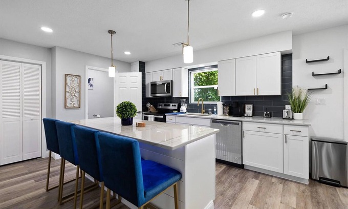 Morgantown House | Renovated 2BR/2.5BA Townhome 0.2 Mi to Stadium
