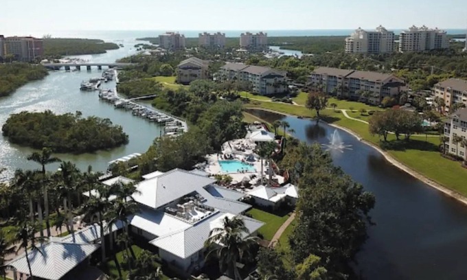 North Naples Villa | Renovated 3 BR villa in Naples, west of 41, close to beach and onsite club