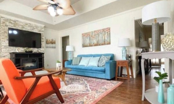 Amarillo House | ⭐️Renovated 3BD 2BA w/Sunroom ⭐️ Near I-40