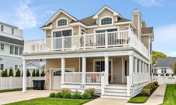 Avalon House | RENOVATED 4.5M dollar pet friendly luxury retreat just 1 blk from 24th St beach