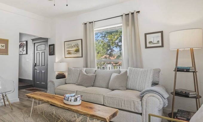 Central Oklahoma City House | Renovated 5BR Retreat | 3 Baths, Full Kitchen, Laundry #04
