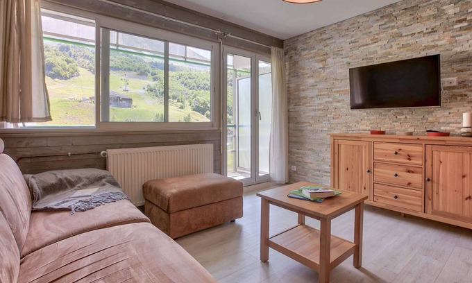 Eaux-Bonnes Apartment | Renovated 6-person apartment with south balcony and slope views in Gourette