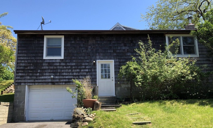 Montauk Cottage | Renovated Beach Cottage ~ Walk/Bike To Montauk Village