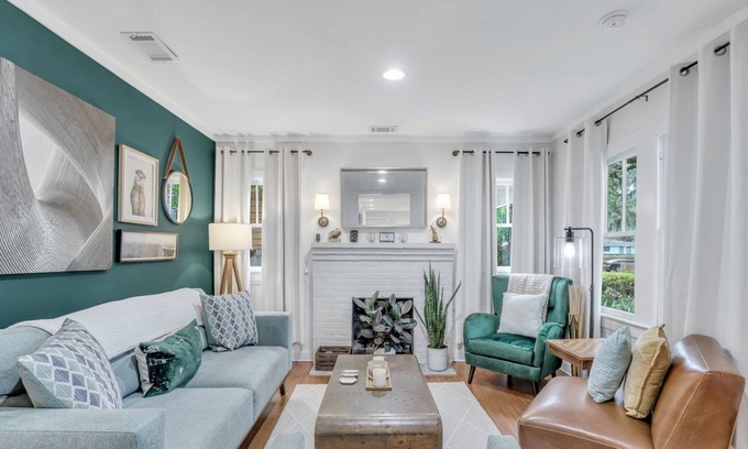 Live Oak House | Renovated Bungalow Steps to Daffin Park W/ Parking + Yard By Lucky Savannah