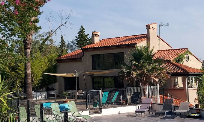 Ceret House | Renovated Catalan farmhouse, 2 minutes from the centre of Céret, not overlooked.