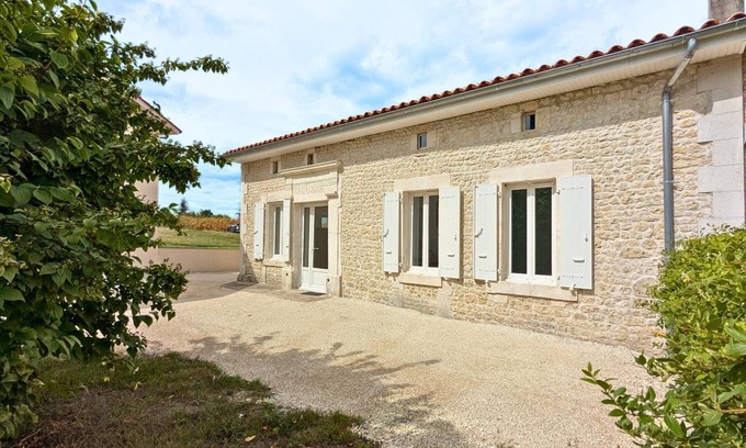 Challignac Cottage | Renovated Charentaise house with garden and terrace