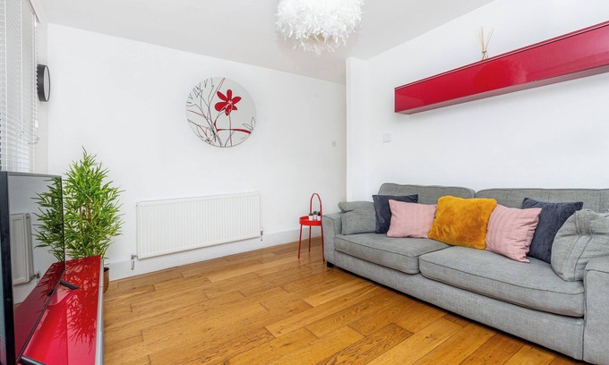 Livesey Apartment | Renovated cozy 2BR w/balcony in Vibrant Peckham