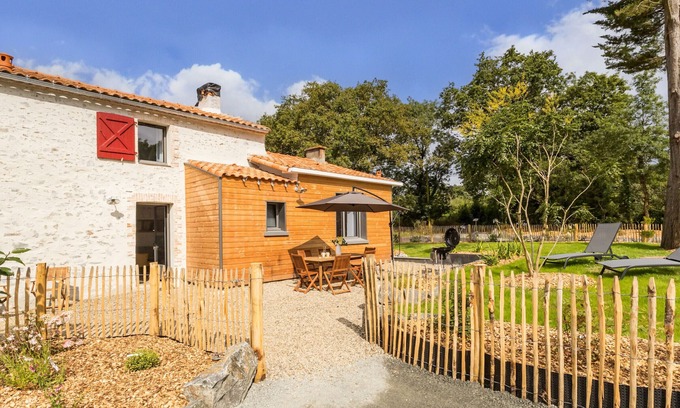 Saint-Colomban Cottage | Renovated Farmhouse: Quiet Countryside, Near Nantes, EV Charger, Pets Welcome