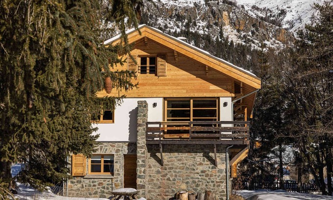 Monetier-les-Bains Ski Chalet | Renovated family chalet at the slopes