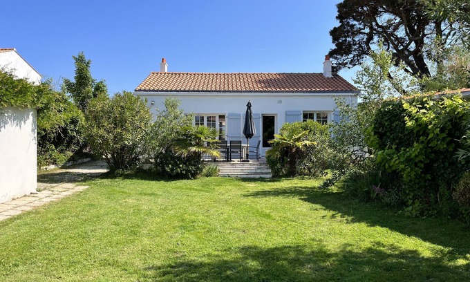 Noirmoutier-en-l'Ile House | Renovated 3-star house of 60 m2 with large enclosed garden (pets welcome).