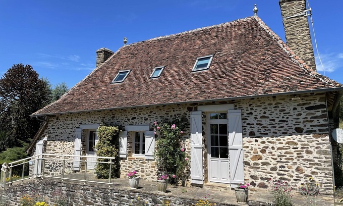 Saint-Martin-Sepert Cottage | Renovated house in the countryside