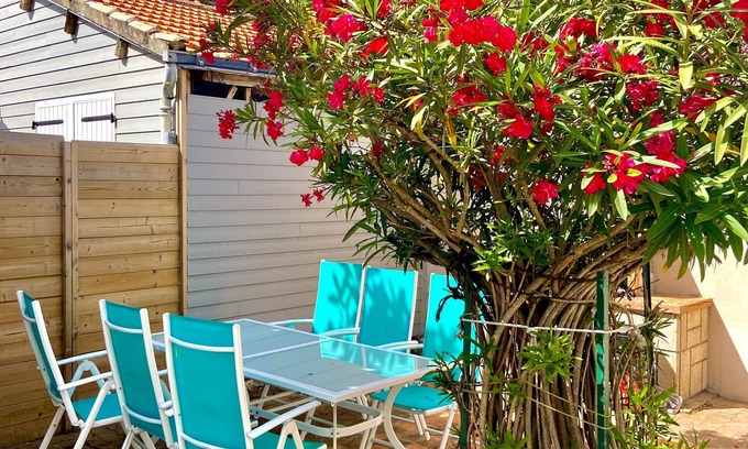 Barbatre Cottage | Renovated house near the beach with enclosed garden and parking