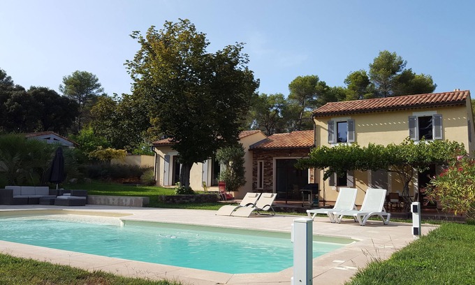 Cabries House | Renovated house with pool for 6