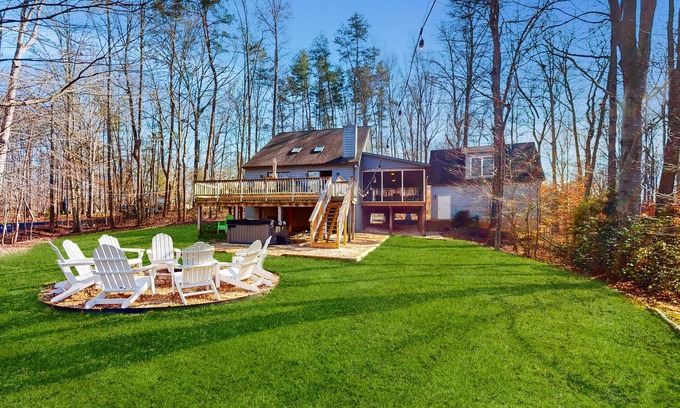 Livingston House | Renovated lakehouse with dock, hot tub, firepit & bi-level deck - dogs OK