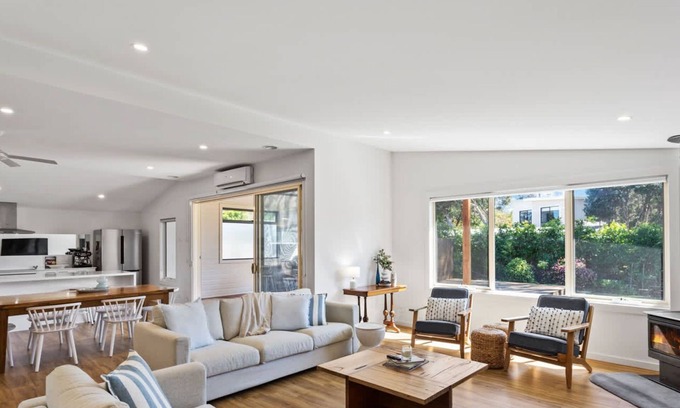 Cowes House | Renovated Lux Property in Quiet Estate