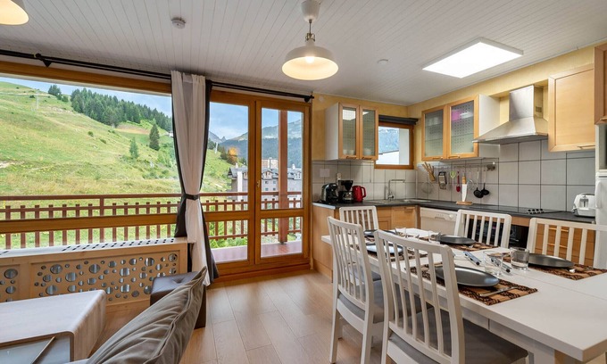 Courchevel Apartment | Renovated modern apartment with direct access to slopes and balcony in Courchevel