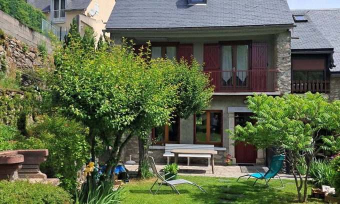 Cadeac House | Renovated mountain house in a haven of peace.