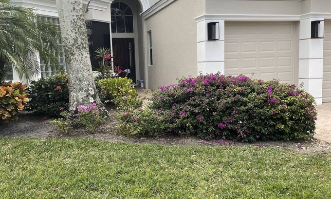 Estero House | Renovated open floor plan with large heated pool and screened lanai with dining.