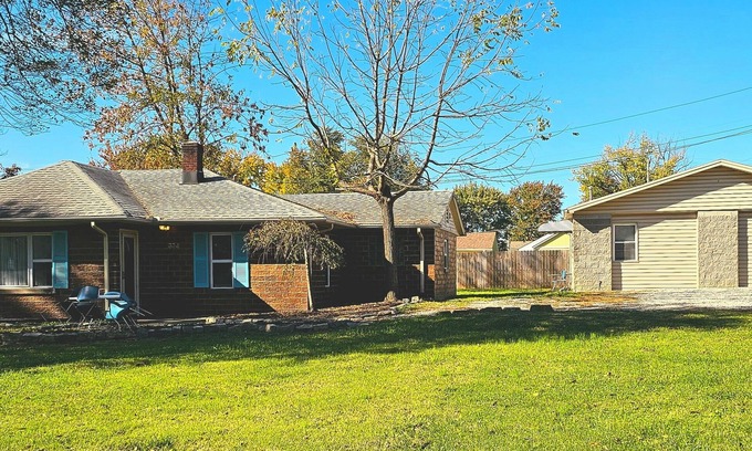 Sellersburg House | Renovated & quiet, close to the expressway, Derby & Bourbon & Beyond