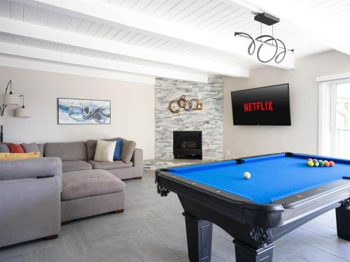Tustin House | Renovated Retreat 4BR Oasis w Pool and Pool Table