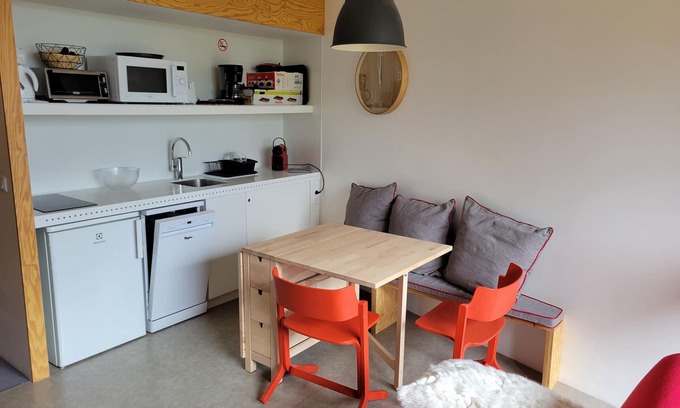 Arc-2000 Apartment | Renovated studio near center, balcony - perfect for 5 people