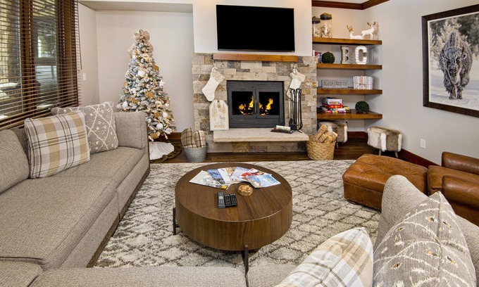 Highlands Townhomes Condo | Renovated Ski-in/Ski-Out Condo | Great Location | Hot Tub & Pool