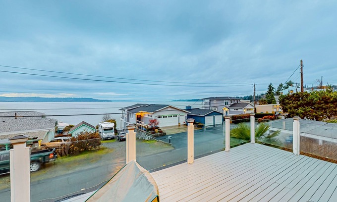 Redondo House | Renovated sound & mountain view home with open layout, grill, & washer/dryer