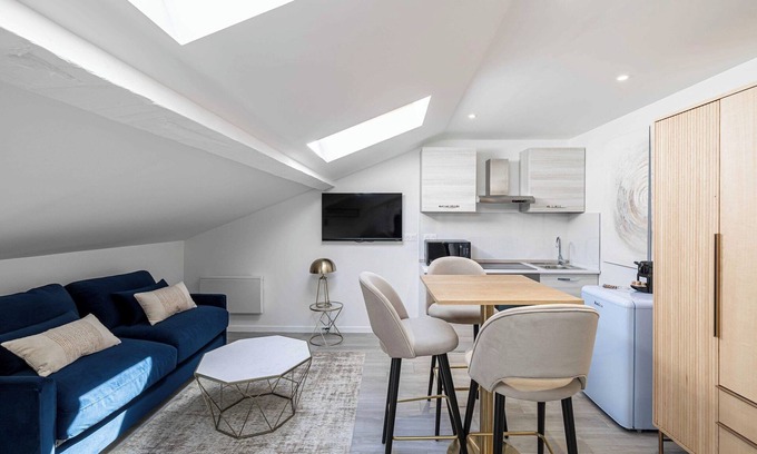 Prado - Republique Apartment | Renovated studio - Cannes Center - Bright