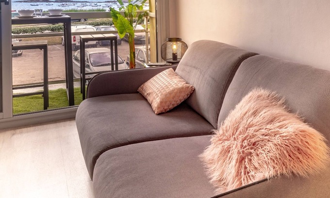 Le Fort Bloque Apartment | Renovated studio with sea view balcony, WIFI, near beach and shops - 2 pers