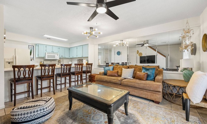 Mary Esther House | Renovated Town-home -Steps to Santa Rosa Sound 2BR , Washer/Dryer, Seasonal Pool