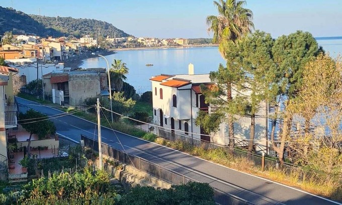Caronia Apartment | Renovated two-bedroom apartment, parking space, by the sea.