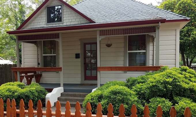 Chico House | Renovated Victorian with fenced yard by Downtown, CSU, Farmers Mrkt Bidwell Park