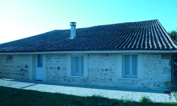 Villefagnan House | Rental country house not overlooked with private enclosed garden parking