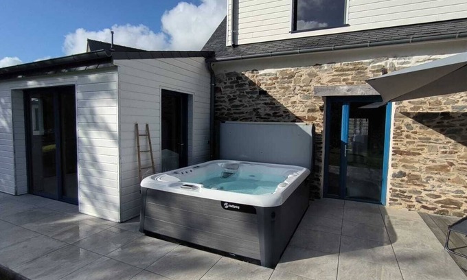 Saint-Segal House | Rental Gîte 6 persons with SPA/Jacuzzi