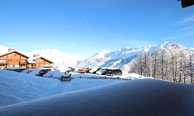 Puy-Saint-Vincent Ski Chalet | Residence Dame Blanche - DBAC11 - APPT 2 CHAMBRES - BALCONY - 6 PERSONS