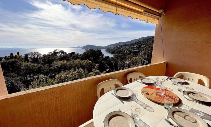 Rayol-Canadel-sur-Mer Apartment | Residence Le Plein Soleil - T3 MEZZANINE 6 beds in Rayol-Canadel