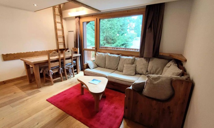 Meribel Centre Apartment | Residence L'arolaz N°1 - Ski to foot apartment 7 people in the center of Meribel