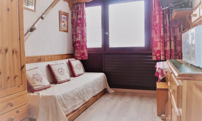Tignes le Lac Apartment | Residence Le Palafour - Studio 2 people in Tignes at the foot of the slopes, shops, the ESF and the tourist office in the lake district. Appa
