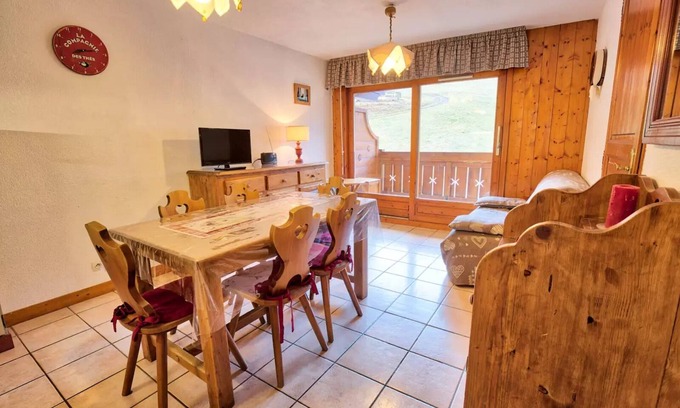 Flumet Apartment | Residence Le Schuss 1 - Apartment on the snow front of the Evettes