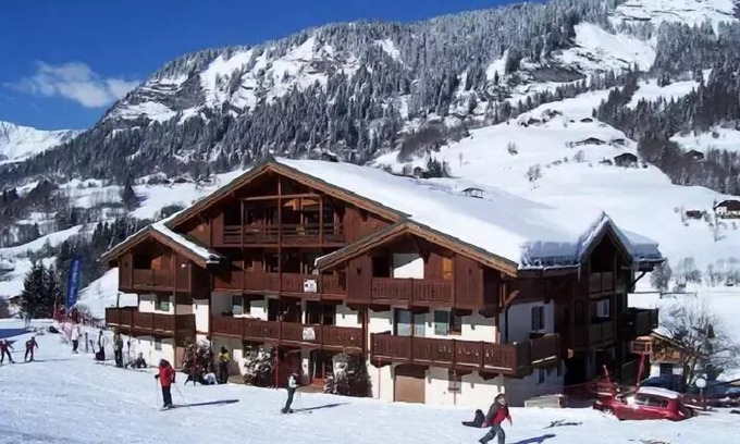 Flumet Apartment | Residence Le Schuss 1 - Apartment at the foot of the slopes with terrace view Mont-Charvin