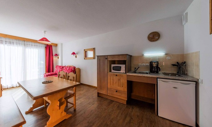Abries Apartment | Residence Les Balcons du Viso *** - 2 Room Apartment 4/6 People Mountain Corner