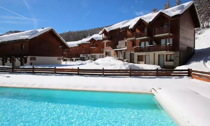 Puy-Saint-Vincent Ski Chalet | Residence Parc Aux Etoiles - Chalets for 7 People