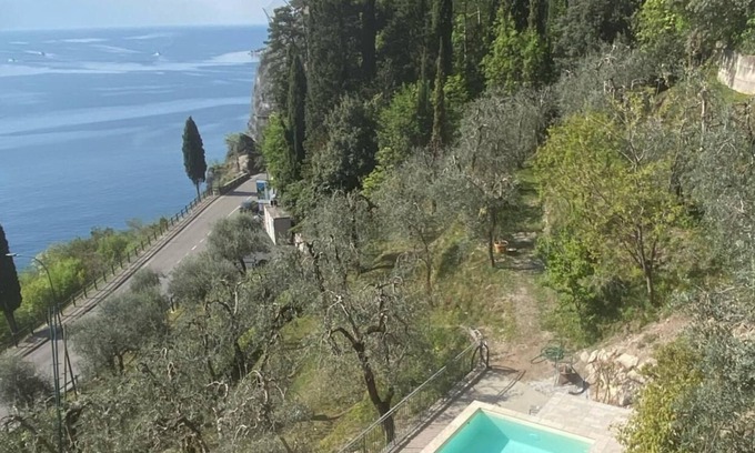 Limone sul Garda Apartment | Residence Villa Gianna Three-room apartment with lake view for 3 people