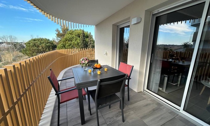 Serignan Apartment | Residence with swimming pool