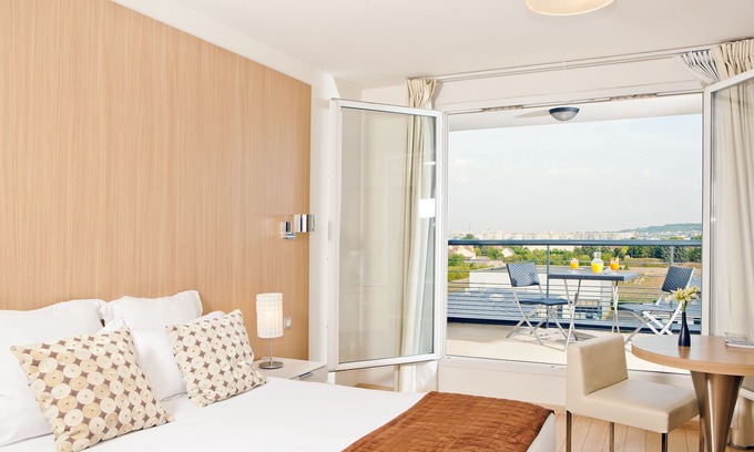 Carrieres-sur-Seine House | Residhome Carrières La Défense