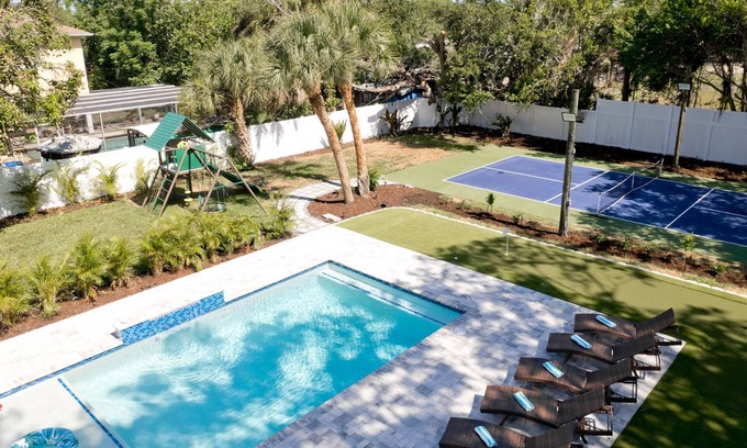 Ballentine Manor Estates House | Resort Home Near Beach + Pool + Golf + Pickleball