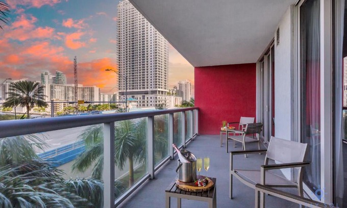 Hallandale Beach Apartment | Resort POOL Apartment BALCONY POOL